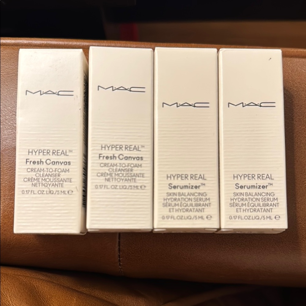 MAC Cosmetics Hyper Real Fresh Canvas Cleanser and Serumizer Bundle Set